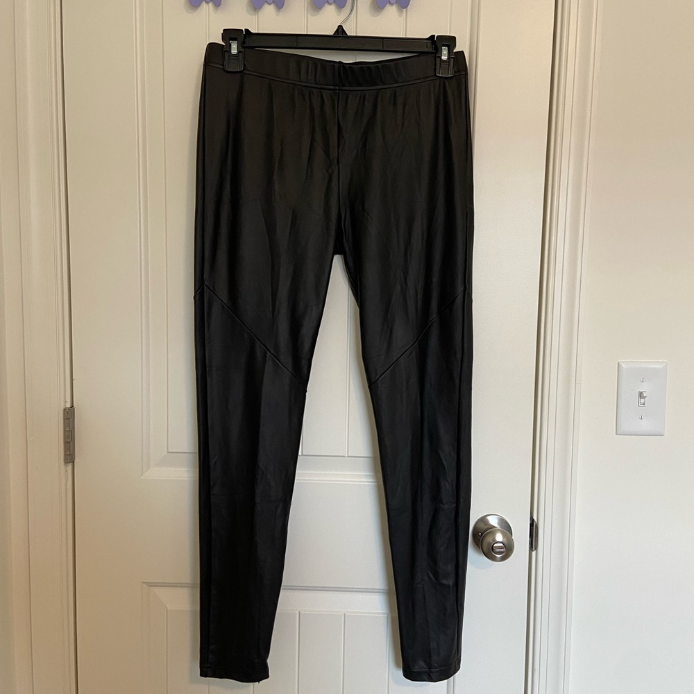 NWOT‎ Romeo & Juliet Couture women’s black matte faux leather zip leggings large